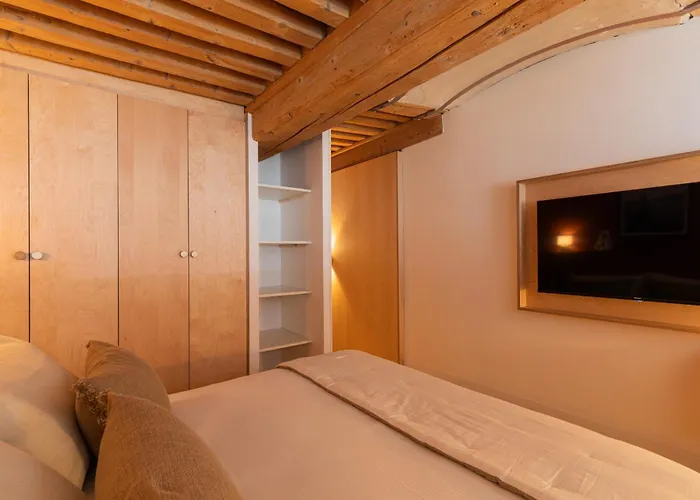 Smartstay Traboule - Place Bellecour Appartement *